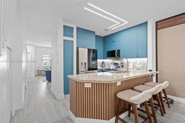 5725 NW 114th Path 114, Doral, FL 33178