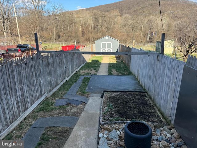 355 HAZEL ST, Reading, PA 19611