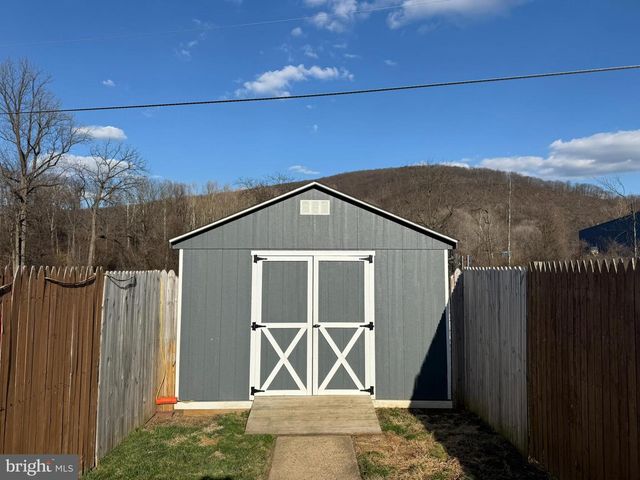 355 HAZEL ST, Reading, PA 19611