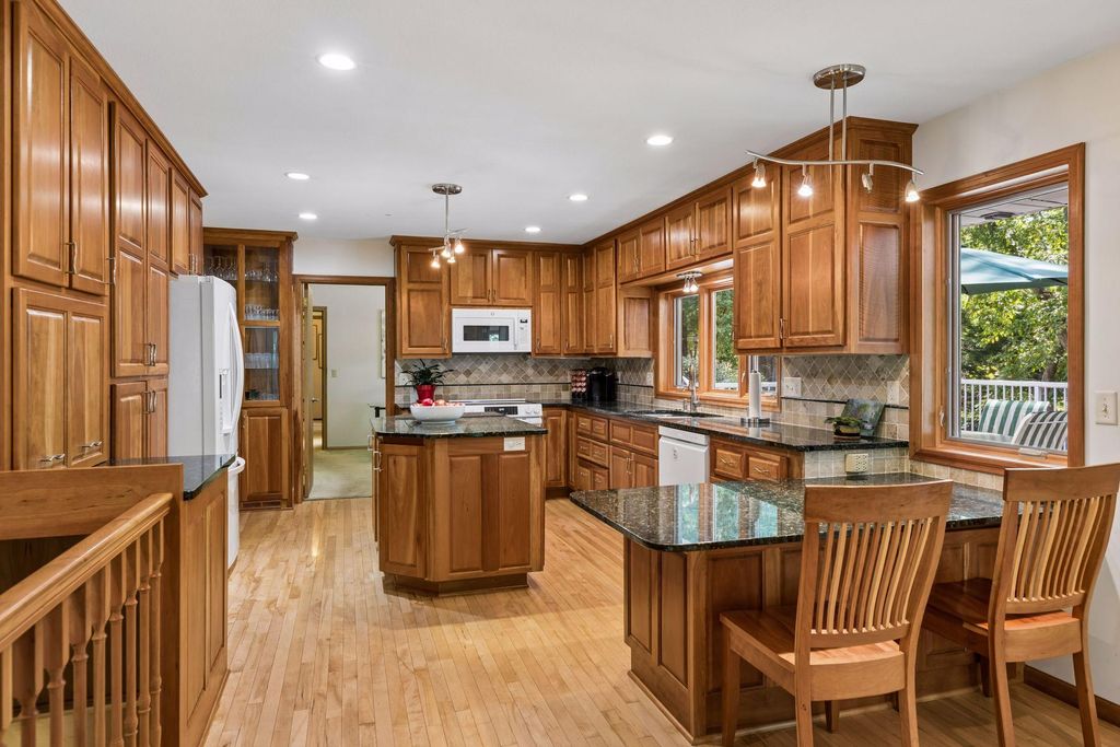 12915 Lone Oak Drive, Minnetonka, MN 55305 — photo 2