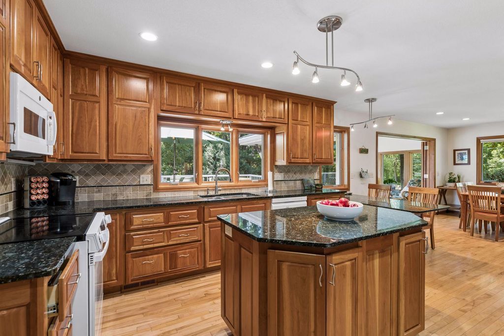 12915 Lone Oak Drive, Minnetonka, MN 55305 — photo 3