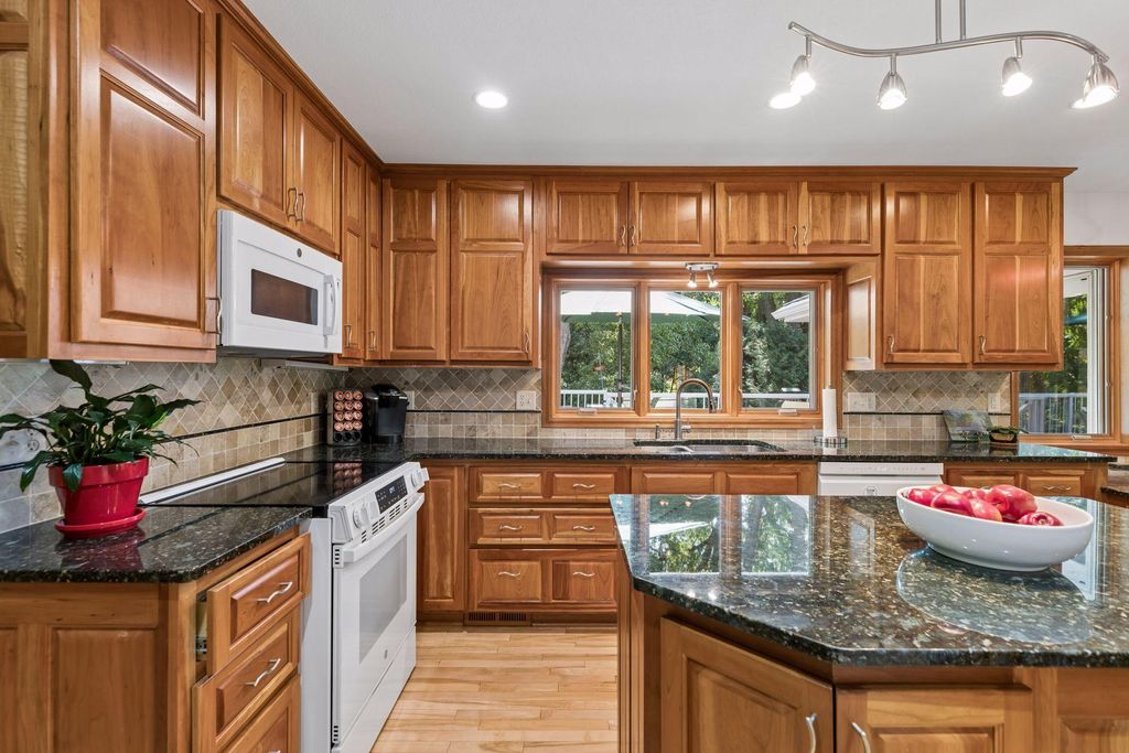 12915 Lone Oak Drive, Minnetonka, MN 55305 — photo 4