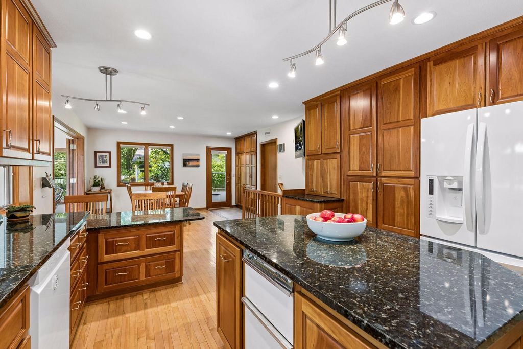 12915 Lone Oak Drive, Minnetonka, MN 55305 — photo 5
