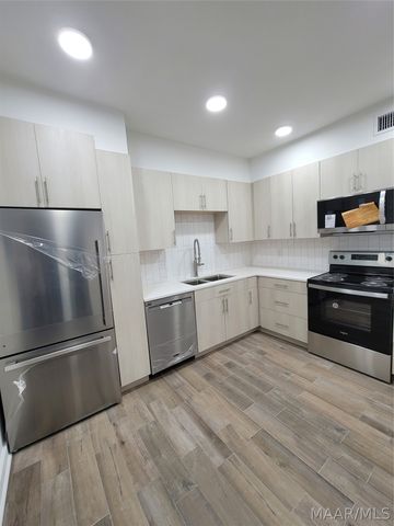 1524 B Madison Avenue, Montgomery, AL 36107