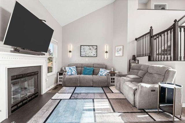 409 Lockmead Drive, Pataskala, OH 43062