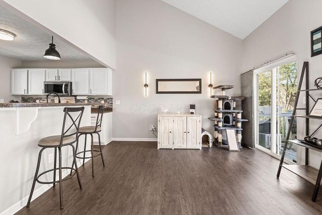 409 Lockmead Drive, Pataskala, OH 43062