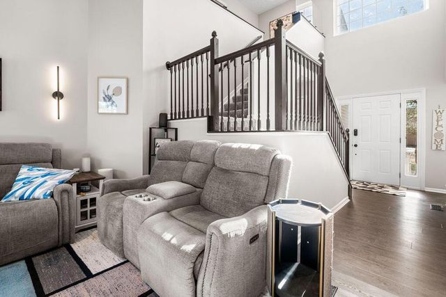 409 Lockmead Drive, Pataskala, OH 43062