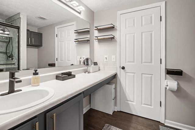 409 Lockmead Drive, Pataskala, OH 43062