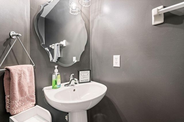 409 Lockmead Drive, Pataskala, OH 43062