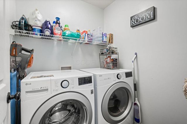 409 Lockmead Drive, Pataskala, OH 43062