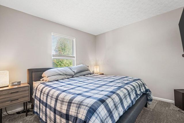 409 Lockmead Drive, Pataskala, OH 43062