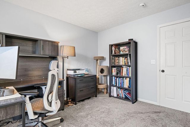 409 Lockmead Drive, Pataskala, OH 43062