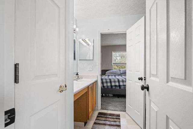 409 Lockmead Drive, Pataskala, OH 43062