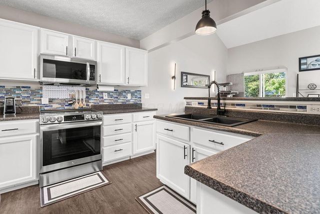 409 Lockmead Drive, Pataskala, OH 43062