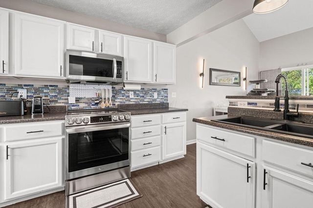 409 Lockmead Drive, Pataskala, OH 43062