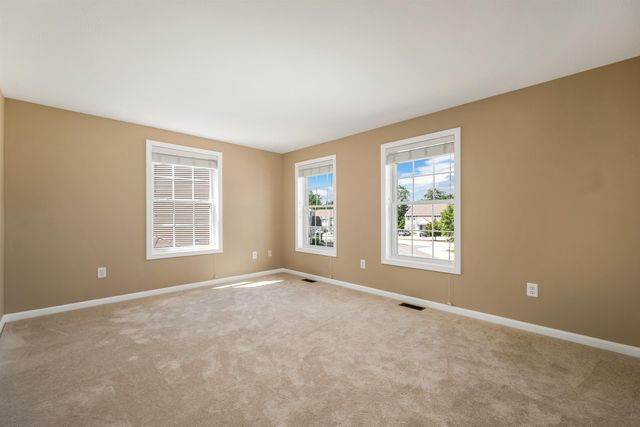 66 Overlook Circle, Hudson, NH 03051