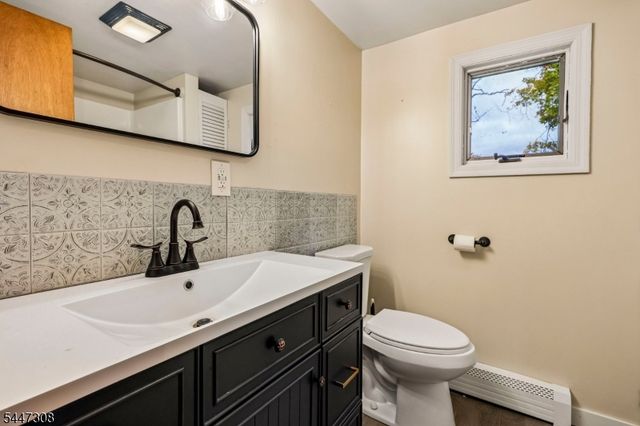 8 Summit Rd, Hardyston Twp., NJ 07460