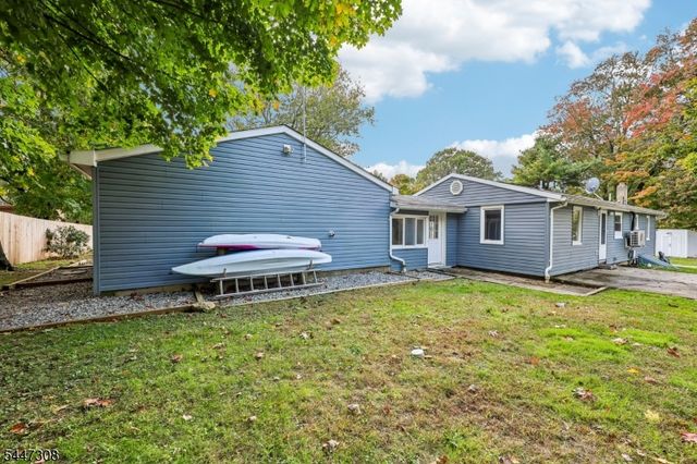 8 Summit Rd, Hardyston Twp., NJ 07460