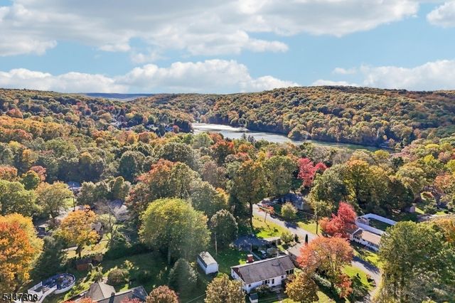 8 Summit Rd, Hardyston Twp., NJ 07460