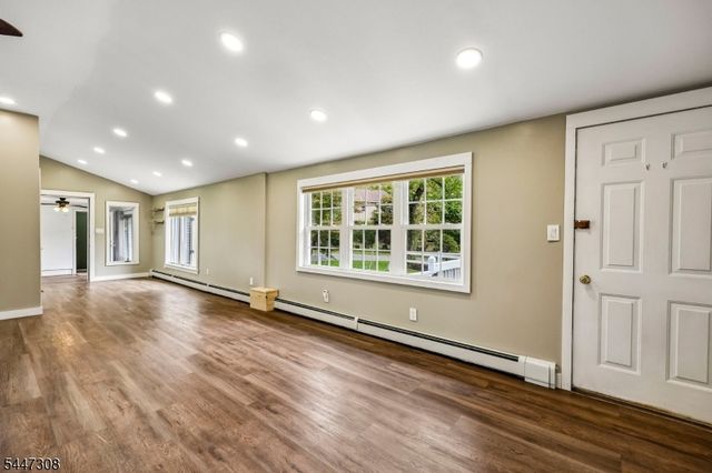 8 Summit Rd, Hardyston Twp., NJ 07460