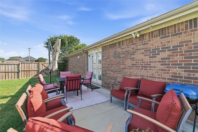 301 Long Prairie Drive, Forney, TX 75126