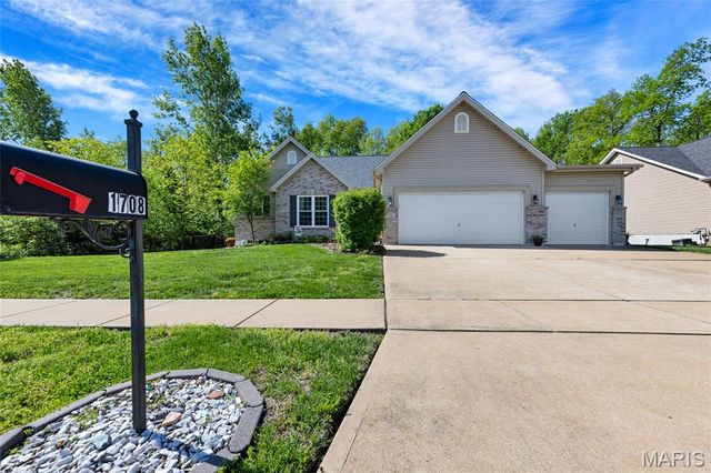 1708 Westlake Court, Pacific, MO 63069