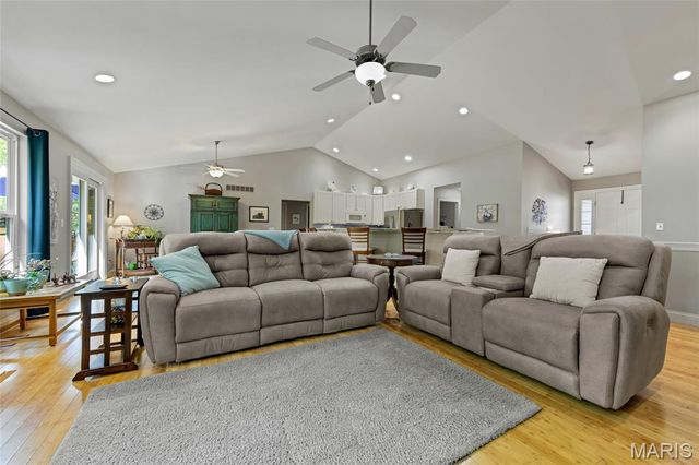 1708 Westlake Court, Pacific, MO 63069