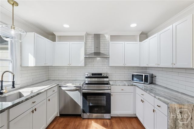 425 Columbus Drive, Savannah, GA 31405