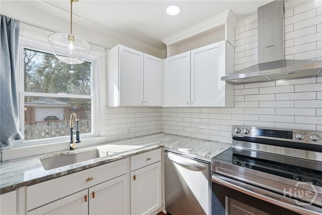 425 Columbus Drive, Savannah, GA 31405