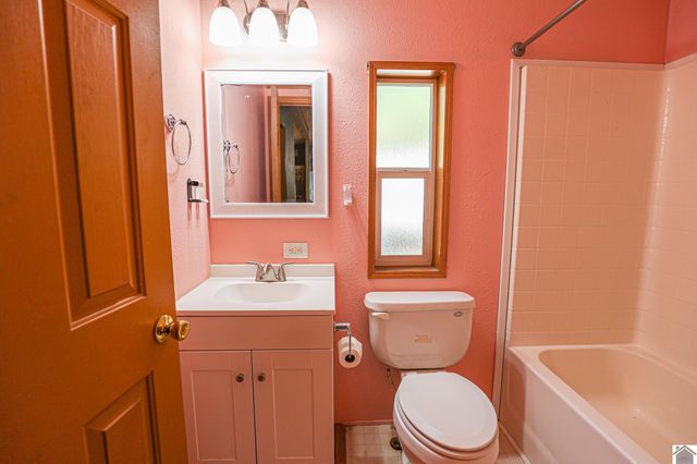 4256 Barge Island Rd., Benton, KY 42025