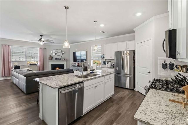 6919 Woodtrail Run, Flowery Branch, GA 30542