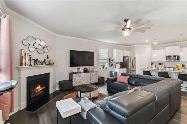 6919 Woodtrail Run, Flowery Branch, GA 30542