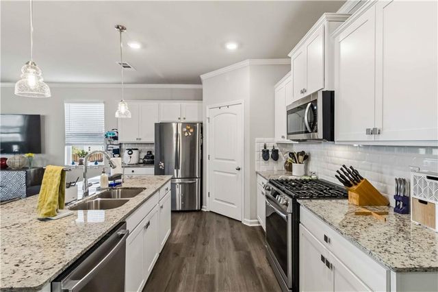 6919 Woodtrail Run, Flowery Branch, GA 30542