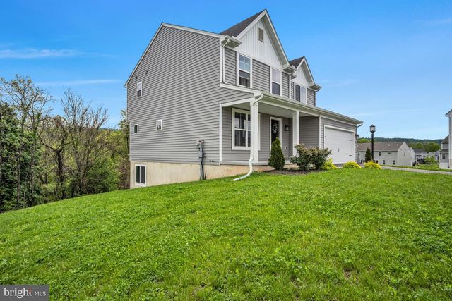 8 WESTON CIR, Duncannon, PA 17020