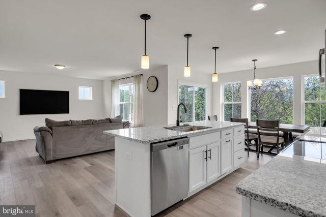 8 WESTON CIR, Duncannon, PA 17020