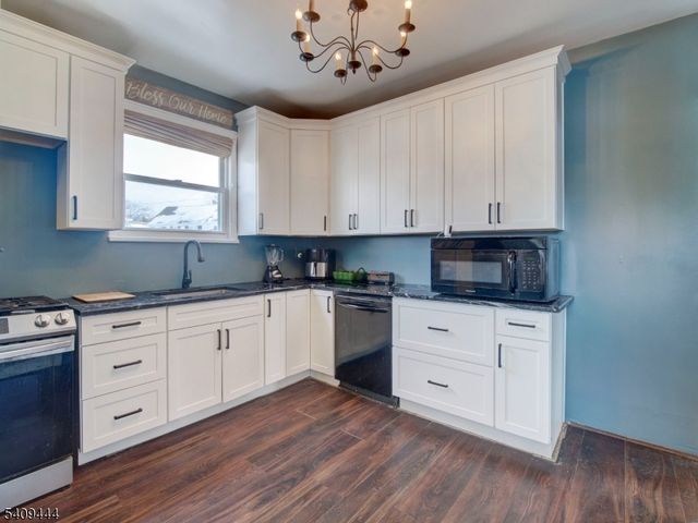 5 Park Rd, Paterson City, NJ 07514