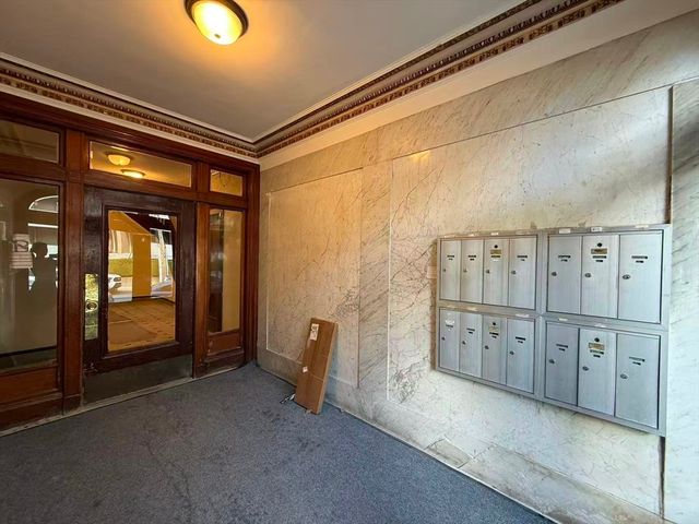 32 Sidlaw Rd 6, Boston, MA 02135