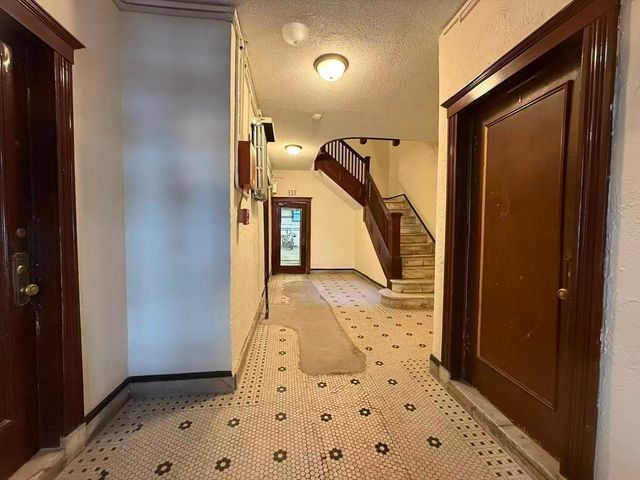 32 Sidlaw Rd 6, Boston, MA 02135