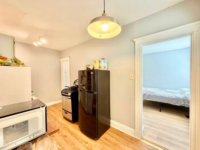 32 Sidlaw Rd 6, Boston, MA 02135
