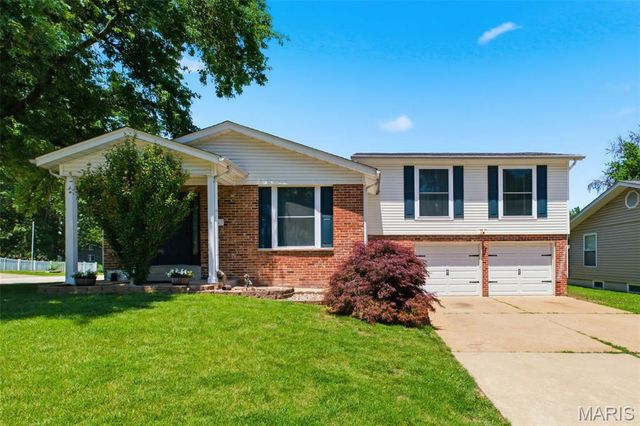 35 Julie Lane, St Peters, MO 63376