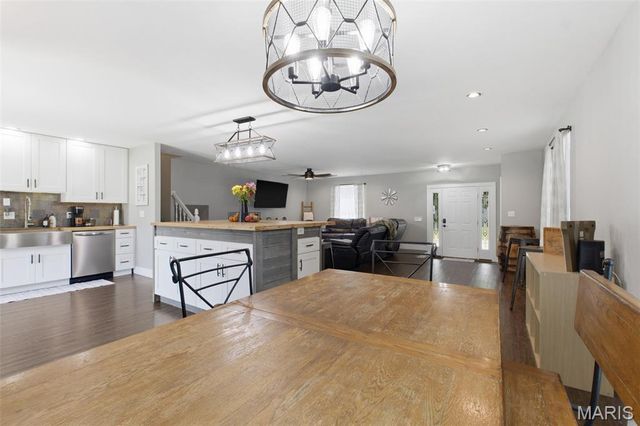 35 Julie Lane, St Peters, MO 63376