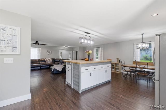 35 Julie Lane, St Peters, MO 63376