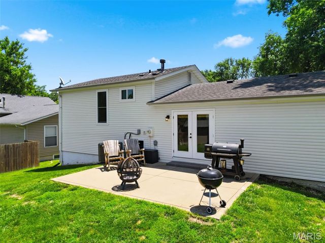 35 Julie Lane, St Peters, MO 63376