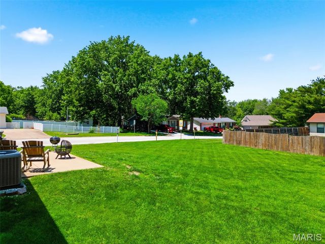 35 Julie Lane, St Peters, MO 63376