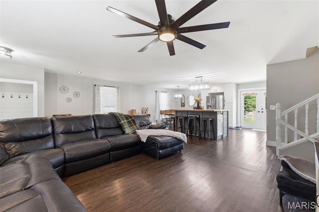 35 Julie Lane, St Peters, MO 63376