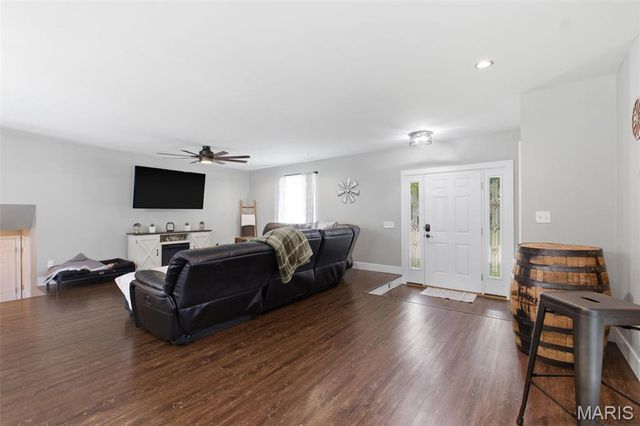 35 Julie Lane, St Peters, MO 63376