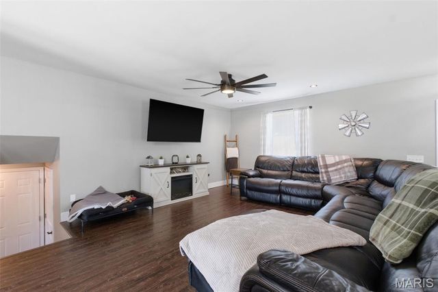35 Julie Lane, St Peters, MO 63376
