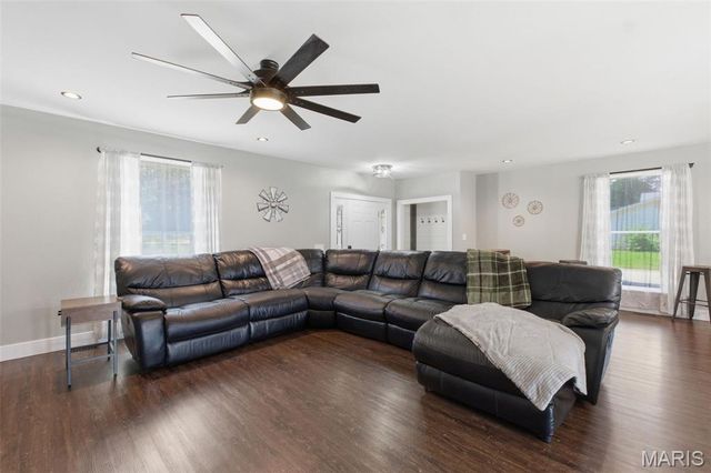 35 Julie Lane, St Peters, MO 63376