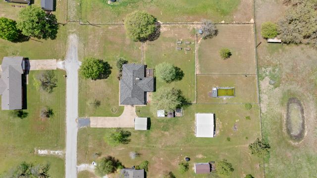 106 Vineyard Street, Weatherford, TX 76087