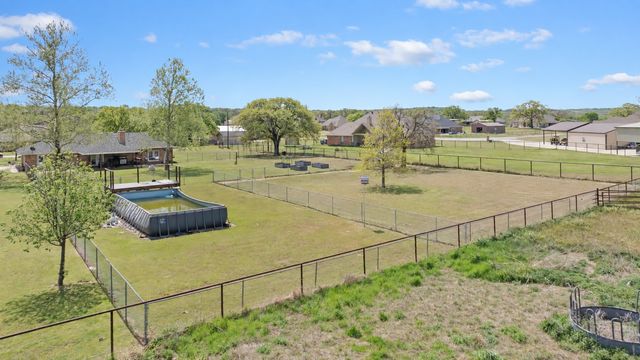 106 Vineyard Street, Weatherford, TX 76087